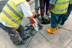 plumbers snaking drain